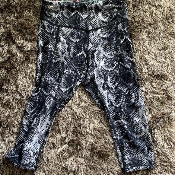 Cropped leggings. - Picture 3 of 3